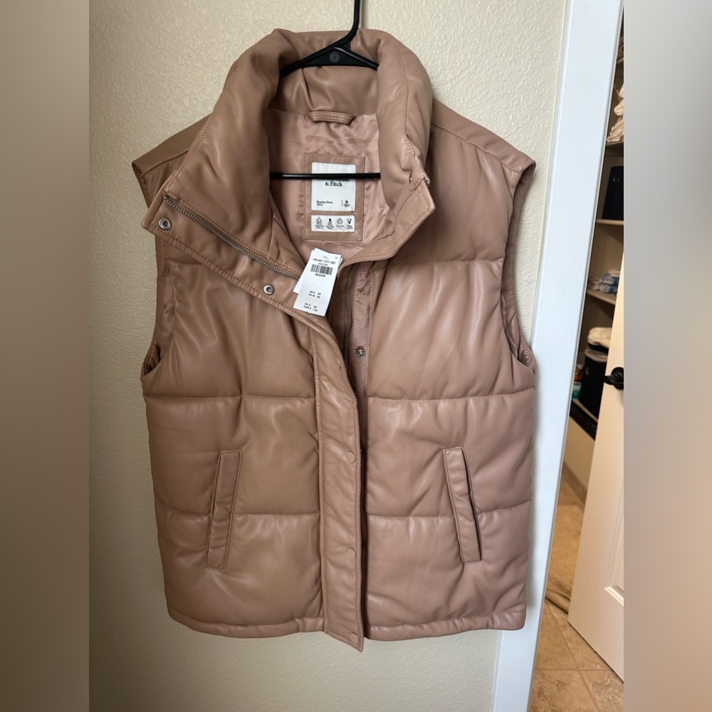 Brand new Abercrombie puffer vest in tan
